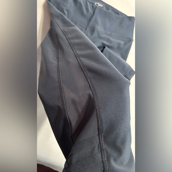 Vogo Athletica gray leggings. Shear material along side leg. Sz. M - Picture 4 of 7
